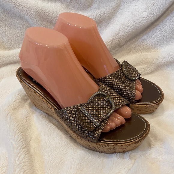 Yellow Box Bronze Platform Cork Wedge Sandals Woven Crystal Buckle Size 8? VGC - Picture 9 of 10